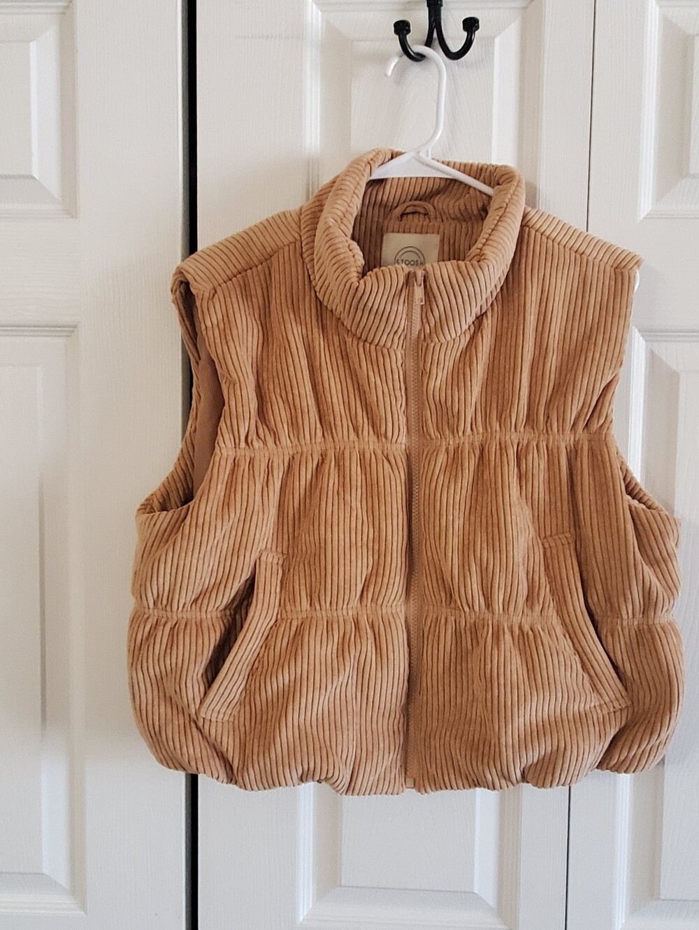 STOOSH PUFFER CORDUROY LARGE VEST . CAMEL . ZIP. FALL